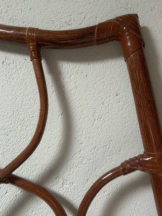 Cabecero de mimbre antiguo marrón