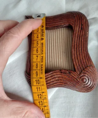 Piccola cornice in legno intagliato