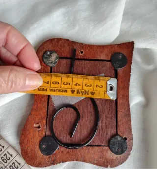 Piccola cornice in legno intagliato