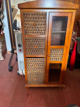 Mueble auxiliar madera y mimbre