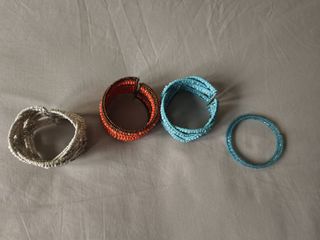 4 Pulseras Cuentas Alambre