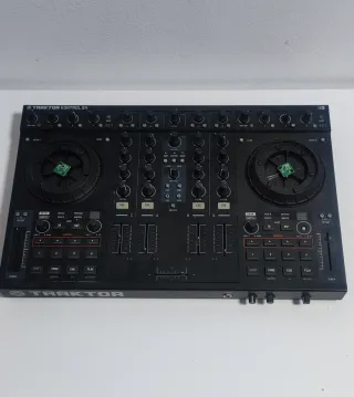 Controlador DJ Traktor Kontrol S4