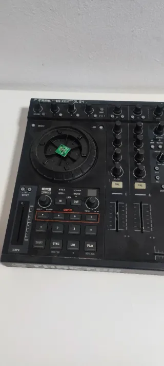 Controlador DJ Traktor Kontrol S4