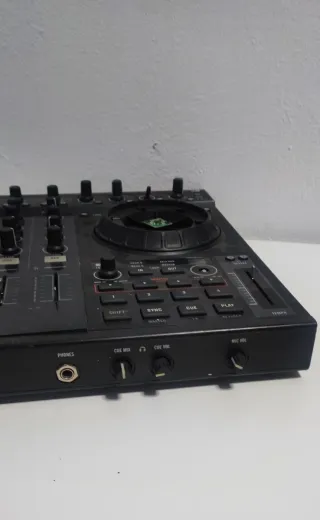 Controlador DJ Traktor Kontrol S4