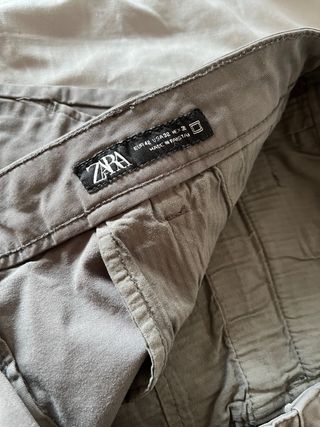 Pantalón chino gris hombre