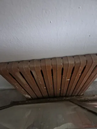 Radiadores de hierro fundido marrón cada 1