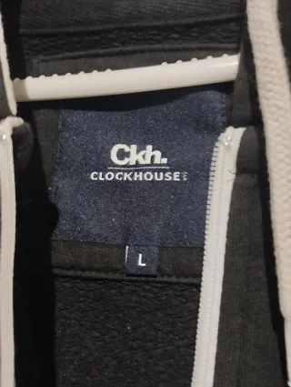 Sudadera negra con cremallera