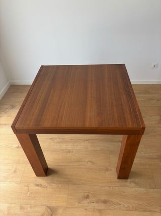 Mesa comedor extensible madera y aparador.