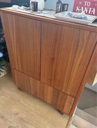 Mesa comedor extensible madera y aparador.