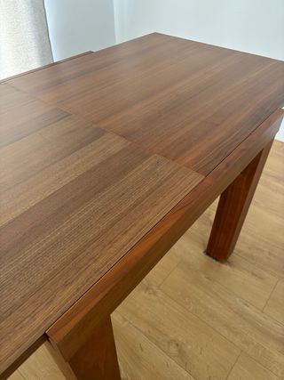 Mesa comedor extensible madera y aparador.
