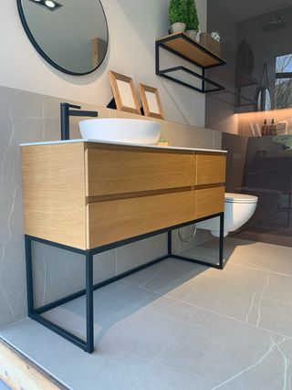 Mueble de baño 4 cajones, patas metálicas