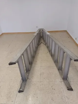 Escalera de tijera de aluminio