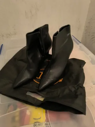 Botines negros de tacón