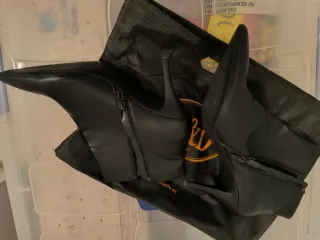 Botines negros de tacón