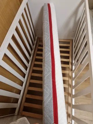 Cuna infantil con dibujos de animales