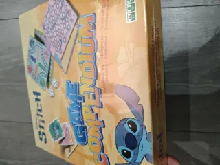 Juego de mesa Disney Stitch Game Compendium