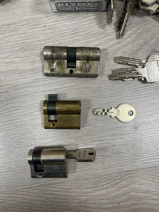 Cerraduras para persiana y otras para puertas