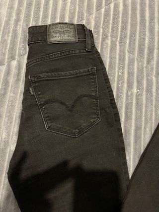 Levis 725 High Rise Bootcut Negro