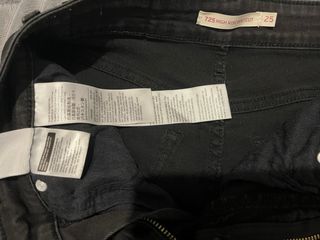 Levis 725 High Rise Bootcut Negro