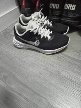 Zapatillas Nike Negras y Blancas