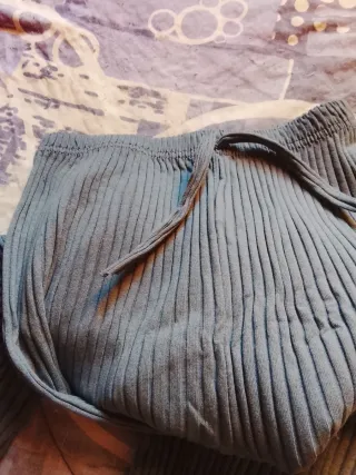 Pantalones acanalados de lanilla talla M