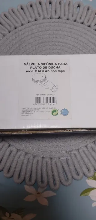 Válvula sifónica cromada y blanca