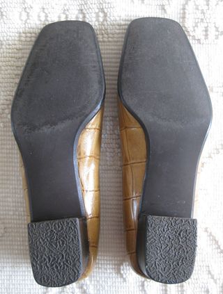 Zapatos de tacón beige/marrón. Talla 37