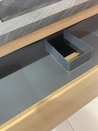 Mueble de baño suspendido madera y piedra