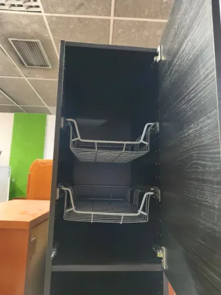 Estantería negra alta