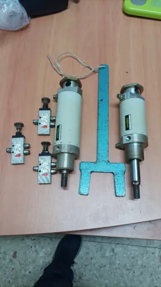Cilindros Neumáticos y Válvulas