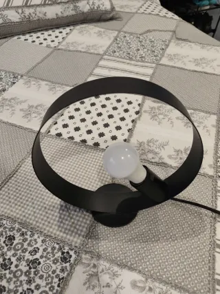 Lámpara de mesa moderna negra