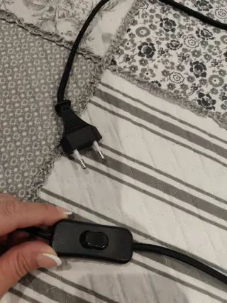 Lámpara de mesa moderna negra