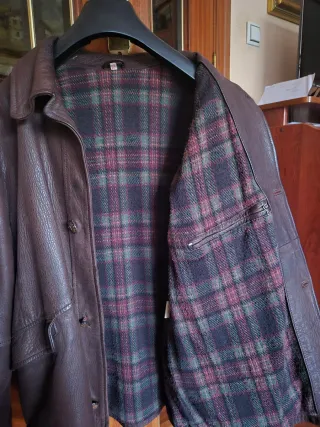 Chaqueta de piel para hombre. Talla 50