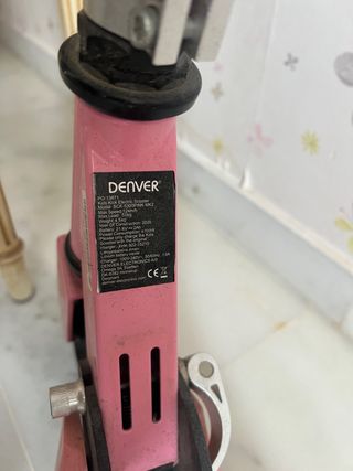 Patinete eléctrico rosa Denver