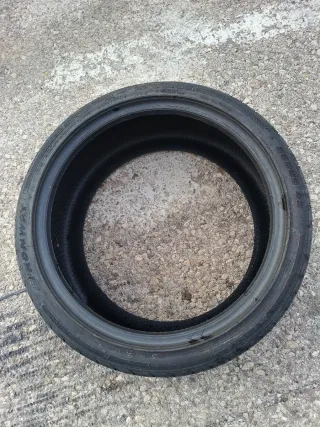 Neumático 225/40R18