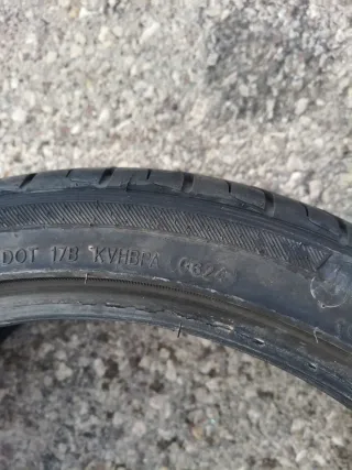 Neumático 225/40R18