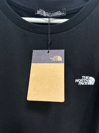 Camiseta The North Face Negra