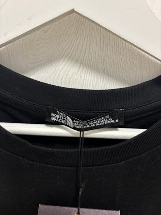 Camiseta The North Face Negra