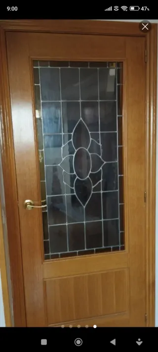 Puerta madera con cristal decorativo