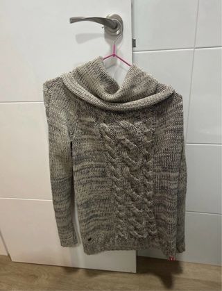 Jersey hombre tejido trenzado cuello alto