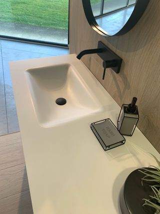 Mueble baño suspendido resina blanco