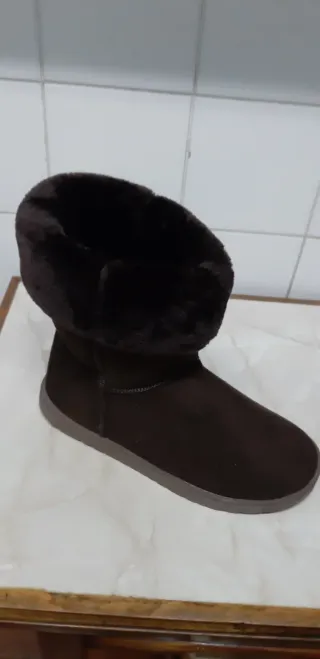 Botas marrones de piel vuelta