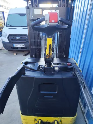 Apilador eléctrico Hyster