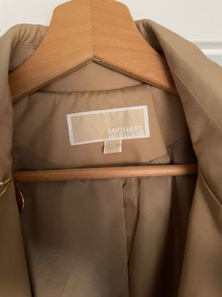 Gabardina Michael Kors Beige y Dorada