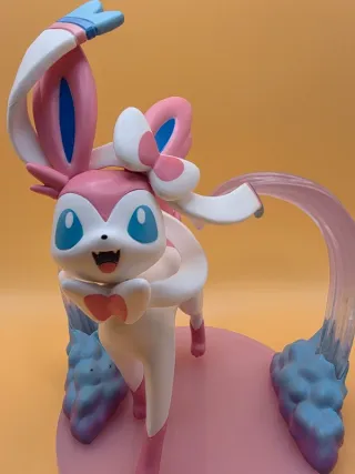 Action Figure Sylveon Pokémon Diorama