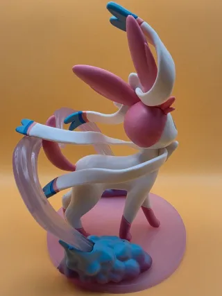 Action Figure Sylveon Pokémon Diorama