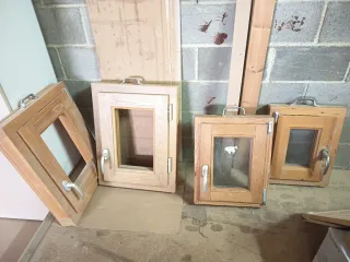 Ultimas 4 ventanas madera de pino  .