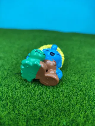 20403 Pitufo Puffo con cappello giallo e bruco