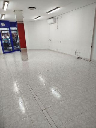 Local comercial en alquiler en Centro en Tomares