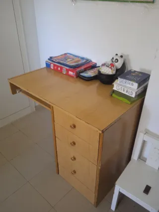 Mesa de escritorio de madera